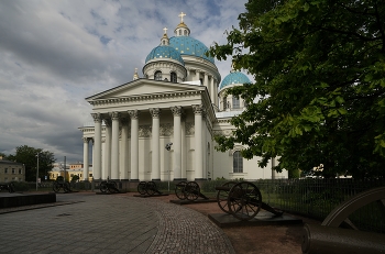 Cathedral / ***