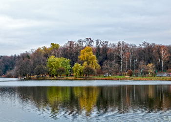 Herbst in der Stadt / ***