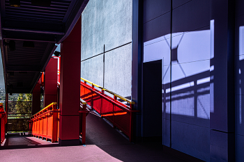 interior / ......
