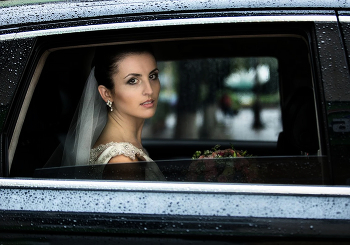 Portrait of a bride. / ***