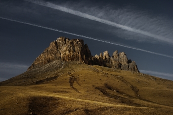 Sunset in the mountains / ***