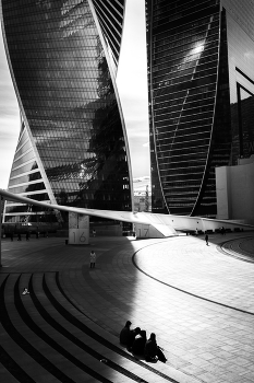 On the edge / ***