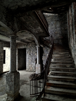 Abandoned / ***