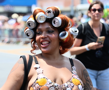 Mermaid Parade / ***