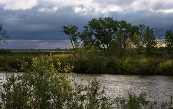 Before the rain / ***