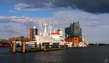 Hamburg. Elbphilharmonie & CAP SAN DIEGO / ***