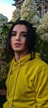  / ***