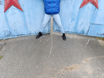  / ***
