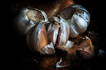 garlic / ***