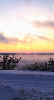 Dawn over the river / ***