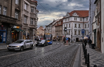 Walking through the city / ***