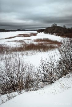 Into the distance / ***