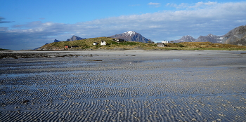 Low tide / ***