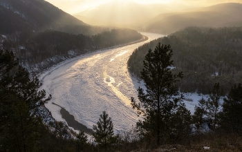 bend in the river / ***