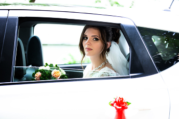 Portrait of a bride. / ***