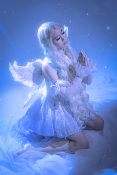 Love like winter / Warn your warmth to turn away,
Here it's december
