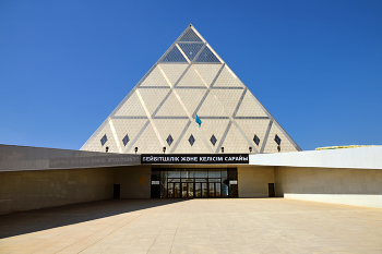 PYRAMID / ***