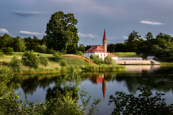 Priory Palace / ***