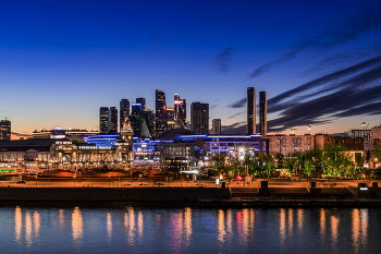 Moscow in the evening / ***