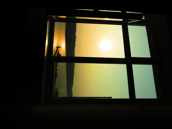 Window into the sunset / ***