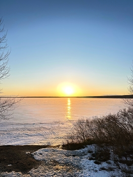 Sunset on the Kama / ***