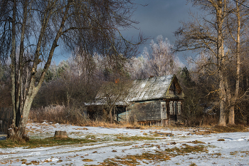 abandoned house. / ***