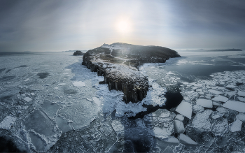 Sea, the sea ... / ***