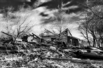 Hints of past / ***