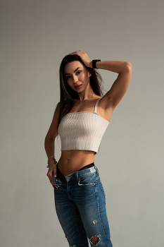  / ***