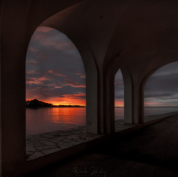 Sunrise over the river / ***