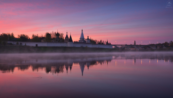 Sunrise on the Volga / ***