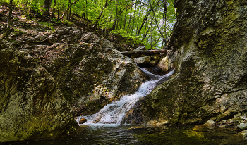 waterfall / ***