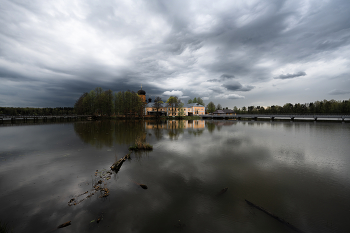 Before the storm / ***