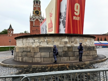 Red Square / ***