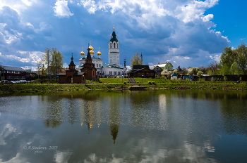 Church of the Trinity / ***