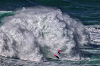 Abwurf / Big Wave in Nazare / Portugal
