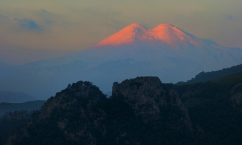 Dawn in the mountains / ***