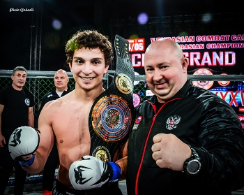 Champion / ***