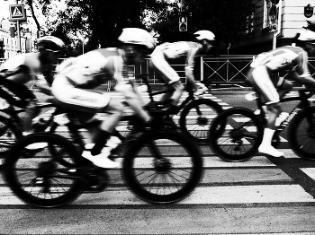 Race / ***