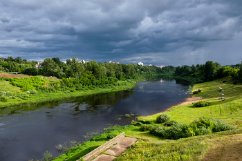 View from the Bridge / ***