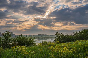 Cloudy morning. / ***