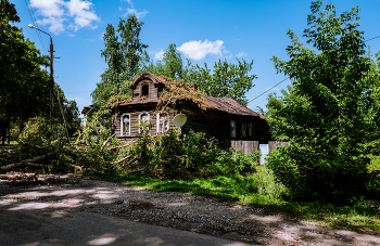 an old house / ***