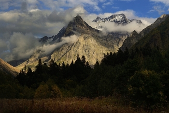 Sunset in the mountains / ***