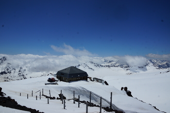 House in the mountains / ***