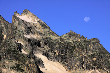Lunar MORNING / ***