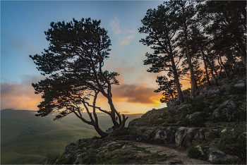 Sunset in the mountains / ***
