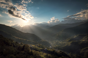 Sunset Over Mountains / ***