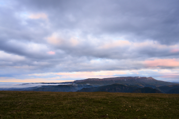 Sunset in the mountains / ***
