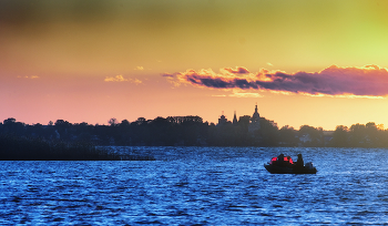 Fishing at sunset / ***