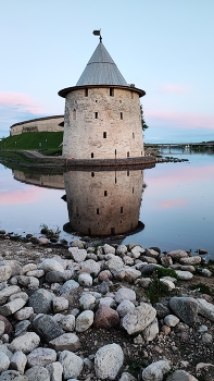 Flache Turm / ***